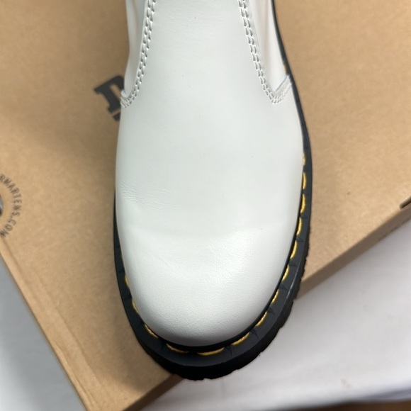 NIB Dr. Martens 2976 Quad White Smooth Leather Chelsea Boot, 8 - Picture 4 of 8